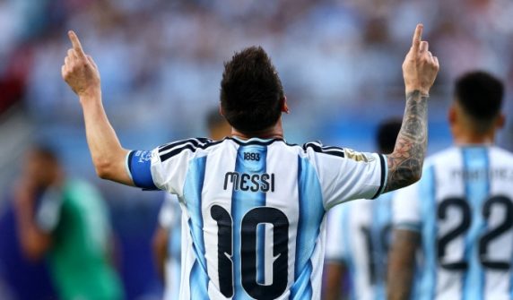 Messi's brilliant hat-trick helps Argentina beat Algeria 0-3