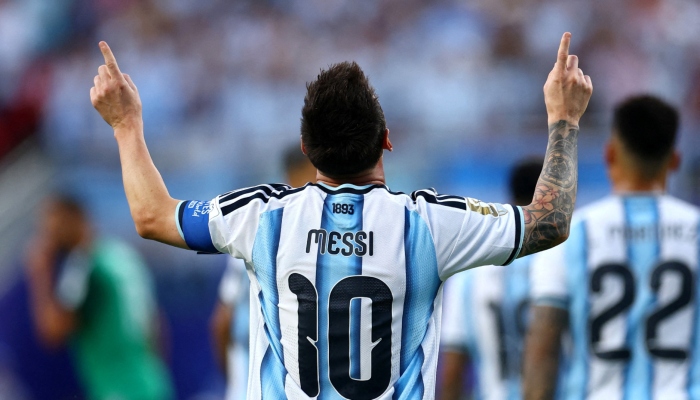 Messi's brilliant hat-trick helps Argentina beat Algeria 0-3