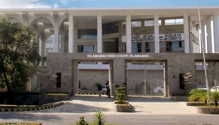 The Islamabad High Court bench hearing the request of the Chief Minister of Pakhtunkhwa to meet Imran Khan broke up.