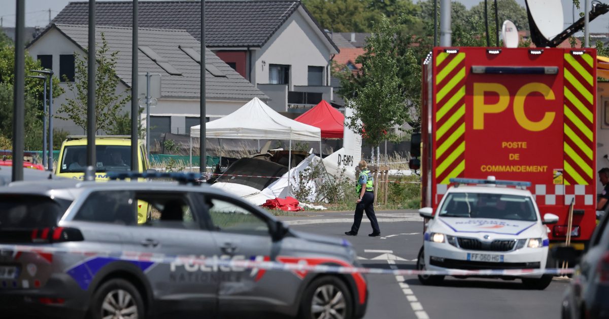 Small plane crashes in France, 11 dead