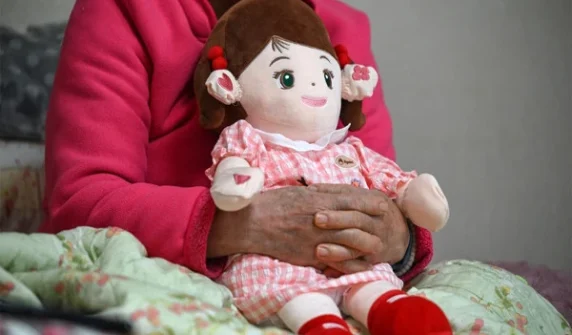AI doll supports woman in old age