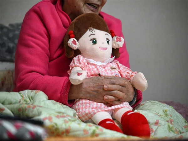 AI doll supports woman in old age