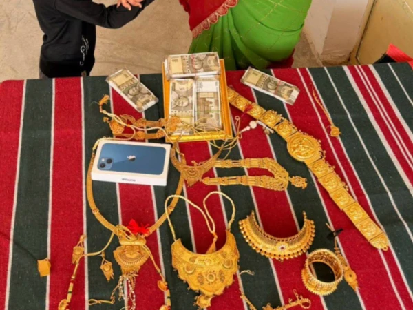 YouTuber's jewelry display cost him dearly, thieves looted his house