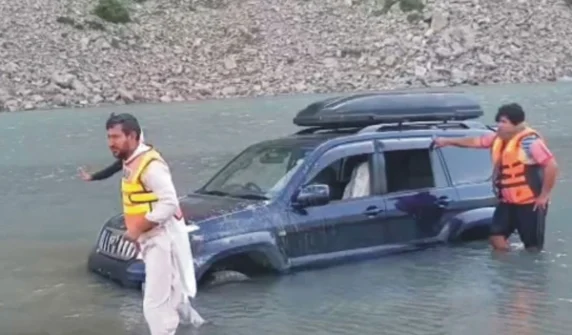 Another car fell into a lake while making a video for TikTok