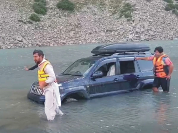 Another car fell into a lake while making a video for TikTok