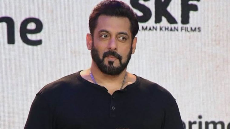For how many crore rupees did Salman Khan sell his Mumbai apartment?