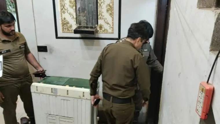 پولیس ذرائع کے مطابق پوسٹ مارٹم کے بعد طالبہ کی لاش ورثاء کے حوالے کر دی گئی جبکہ ٹیوشن سینٹر مالک کی دو بیٹیوں کو بھی حراست میں لے لیا گیا ہے علاوہ ازیں مجموعی طور زیر حراست تین افراد سے تفتیش جاری ہے۔ یاد رہے اس سے پہلے لڑکیوں کا والد روف پولیس کی حراست میں تھا۔ ابتدائی پوسٹ مارٹم رپورٹ کے مطابق 12 سالہ لڑکی کے گلے پر رسی کے پھندے کا واضح نشان موجود ہے، طالبہ کی موت گلے میں پھندا لگنے سے واقع ہوئی جبکہ جسم پر تشدد یا زبردستی کے کوئی واضح نشانات نہیں ملے۔ ترجمان پولیس کے مطابق واش روم کا دروازہ لاک نہیں تھا، ہلاک ہونے والی نعیمہ کی چھوٹی بہن نے سب سے پہلے واش روم کا دروازہ کھولا، دروازہ نہ کھلنے پر بڑی بہن نے آکر دروازہ کھولا تو نعیمہ کی لاش دیکھی۔ ترجمان پولیس نے بتایا کہ حتمی رائے فرانزک اور کیمیکل ایگزامینر رپورٹس موصول ہونے کے بعد دی جائے گی، جائے وقوعہ سے فنگر پرنٹس سمیت دیگر شواہد اکٹھے کر کے فرانزک لیبارٹری بھجوا دیے گئے ہیں۔ Mysterious death of a 12-year-old girl at a tuition center