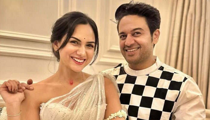 Guru Khanna reacts to divorce news