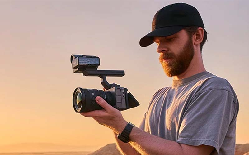 Sony has introduced the new FX5 camera.