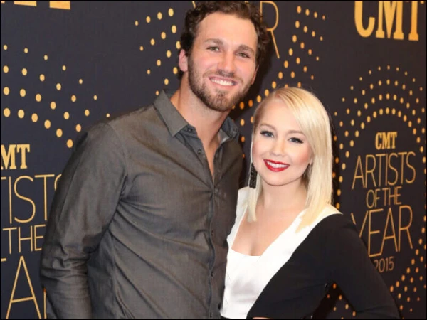 American singer RaeLynn decides to divorce her military husband after 10 years of marriage.