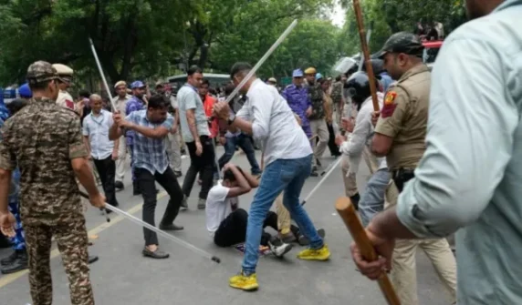 New Delhi turned into a battlefield