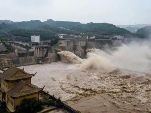 Dam breaks in China, state of emergency declared as floodwaters move towards population
