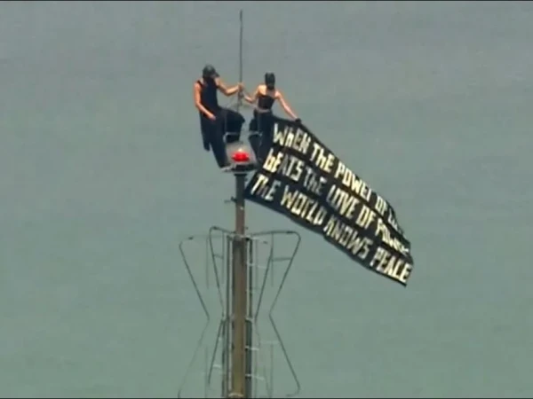Declaration of love at a height of 443 meters