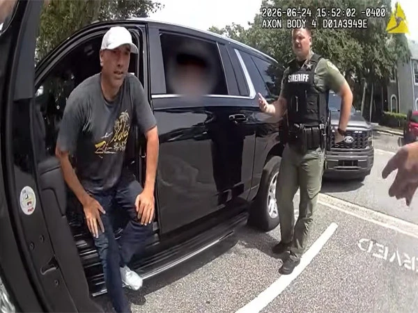 Fake police officer arrested for stopping a real police officer by mistake.