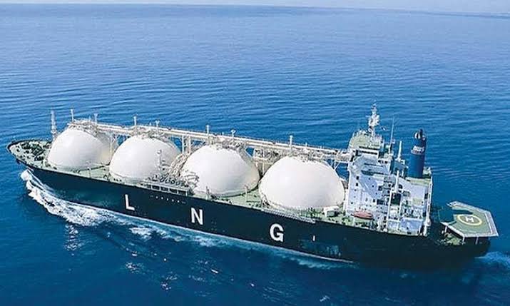Pakistan decides to purchase more LNG; new tender issued.