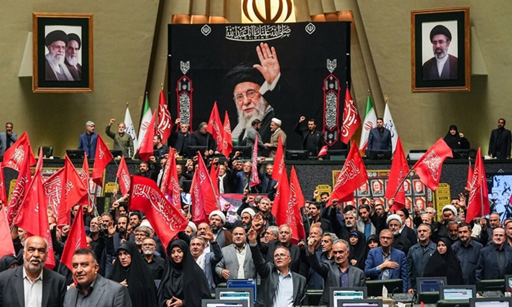 First session of the Iranian parliament after the war