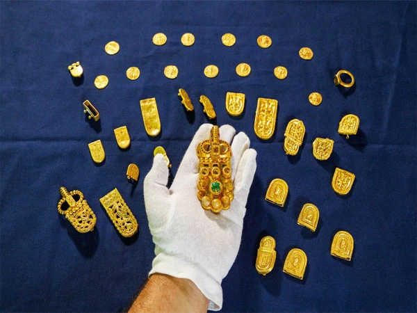 Treasure discovered in the wreckage of a Byzantine ship sunk at sea.