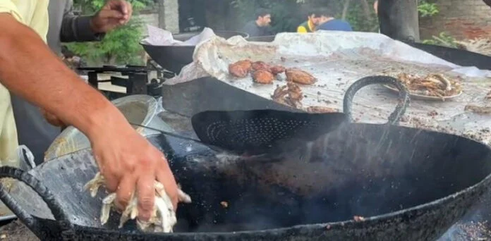 Influential hotel owner throws boiling hot oil at a worker