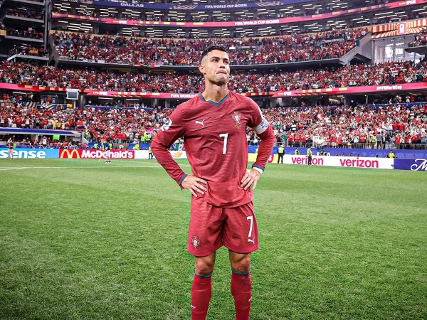 Ronaldo's dream of winning the World Cup shattered in tears.