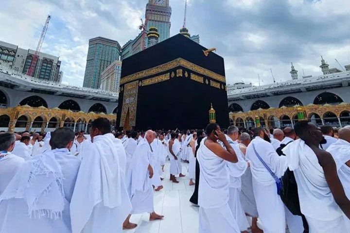 perform Umrah as many times as you wish within a year on a single visa