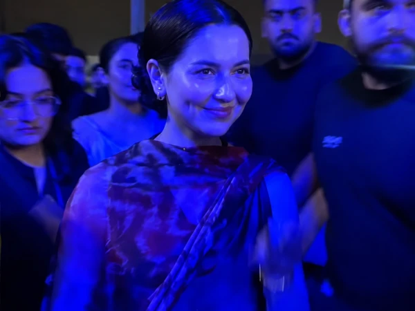Hania Amir's presence at Asim Azhar's concert in Karachi goes viral on social media