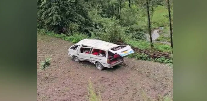 Passenger van plunges into deep ravine at Top