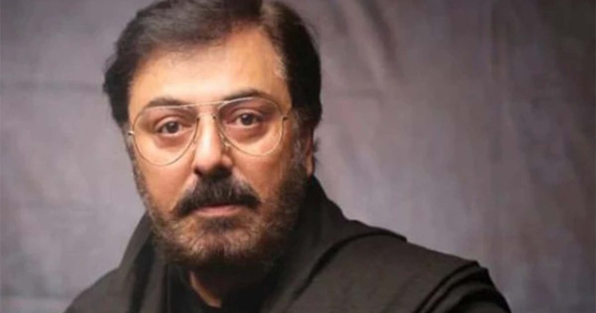 Nauman Ijaz has warned fans against being deceived.
