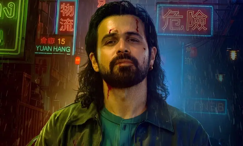 The Censor Board has cut controversial scenes from Emraan Hashmi's film 'Awarapan 2'.