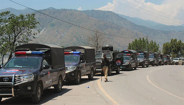 راولا کوٹ میں انتخابی ڈیوٹی کے دوران اغواء ہونے والے ہائی وے پولیس کے 8 اہلکاروں کو بازیاب کروالیا گیا۔ 8 Highway Police personnel abducted during election duty recovered