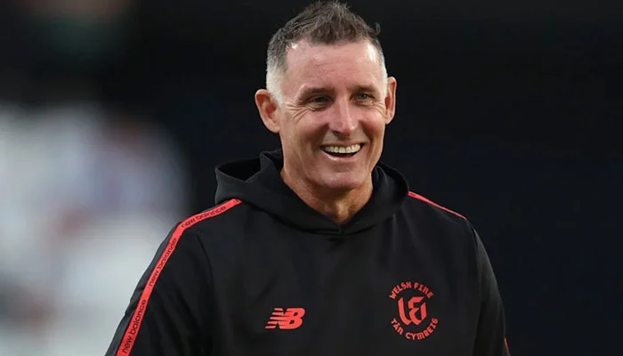 Australia and England compete to secure Mike Hussey's services