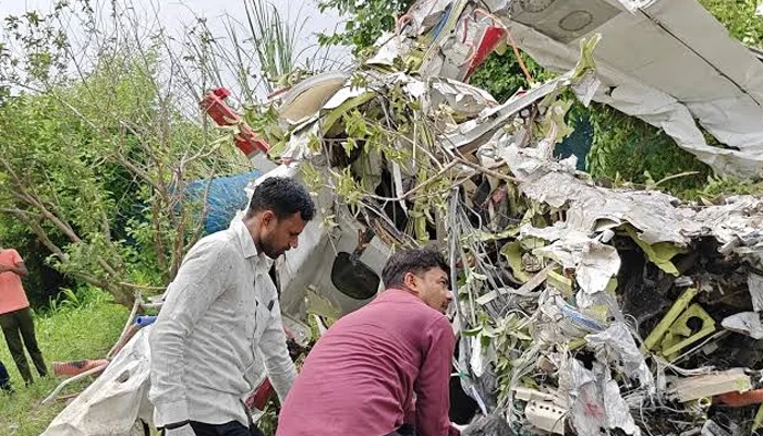 Training aircraft crashes in Kanpur