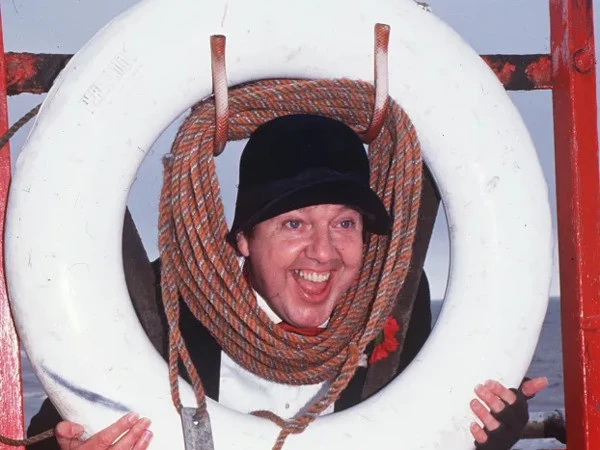 UK: Famous comedian passes away after a brief illness.