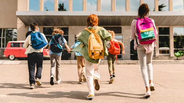 How to get children back into the school routine after summer holidays?