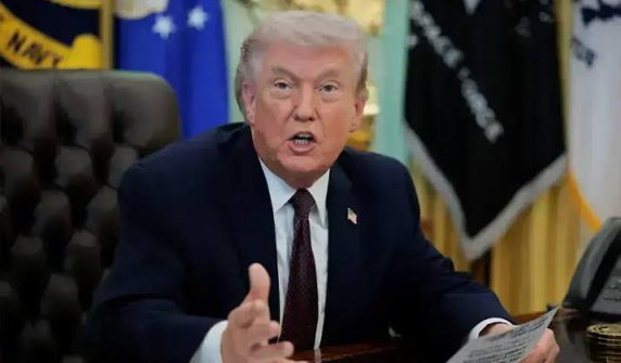 Trump announces a three-day postponement of the 50% tariff on Canada that was set to take effect today.