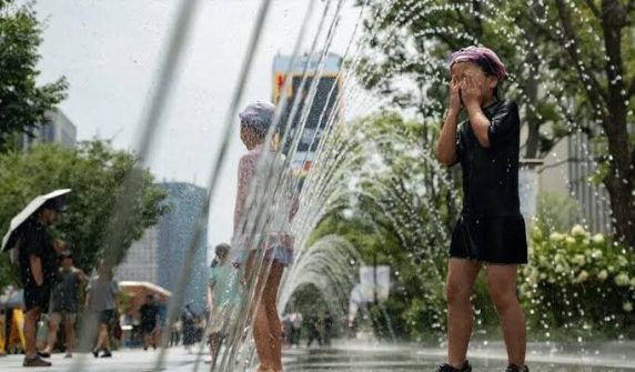 16 people die due to extreme heat in South Korea.