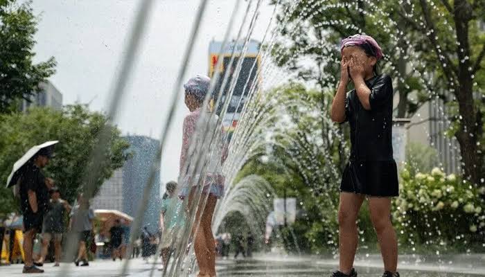 16 people die due to extreme heat in South Korea.