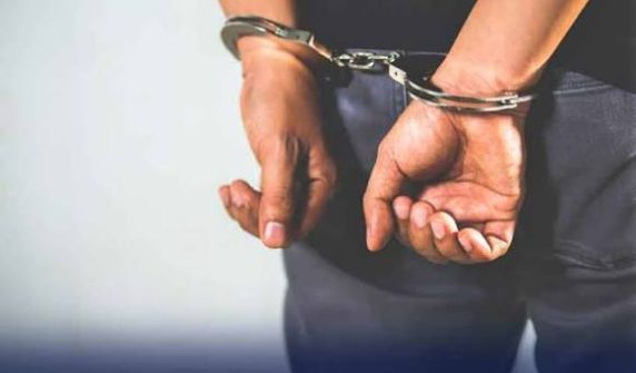 Drug addict attacks wife and three daughters with a knife