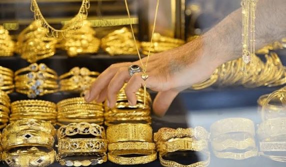 Price of gold increases by Rs10,000 per tola.