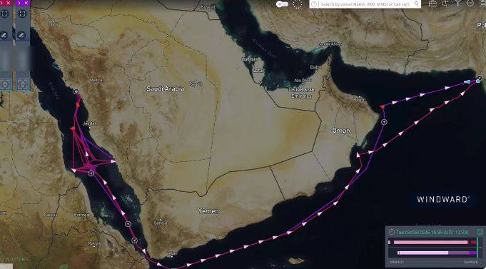 Two Pakistani oil tankers succeed in passing