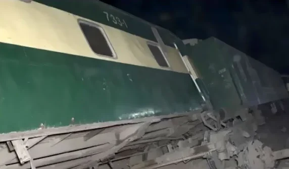 The Karachi-bound Shalimar Express derailed