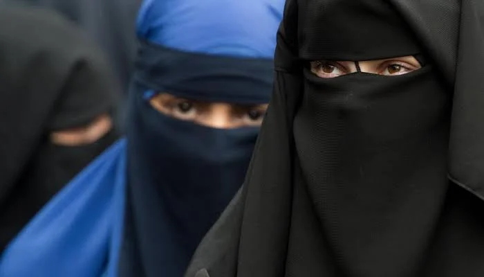 Ban on burqas and niqabs in Italian schools approved