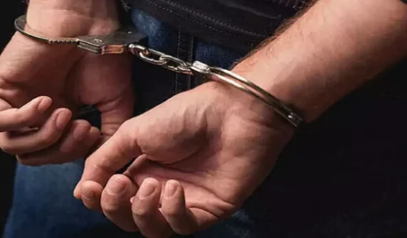 پولیس کا کہنا ہے کہ لڑکی کو اہلخانہ نے تشدد کا نشانہ بنایا۔ Alleged killer arrested after abandoning a girl's body at Ganga Ram Hospital and fleeing