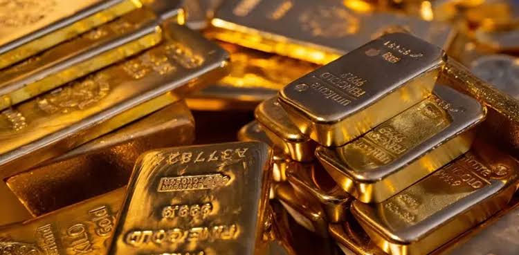 The price of one tola of gold in the country has increased by Rs 11,200.