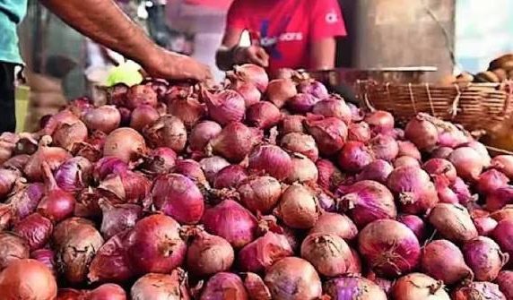 Onion prices rise by Rs 40 per kg