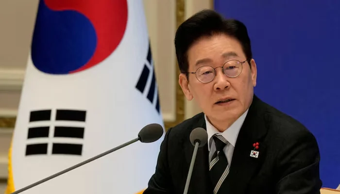 South Korea announces plans to build a nuclear submarine by 2030.