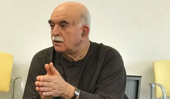 Opposition delegation meets Mahmood Achakzai after talks with the government.