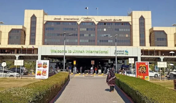 Large amount of foreign currency recovered from woman at Karachi airport