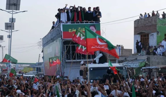 PTI long march participants halt in Karak.