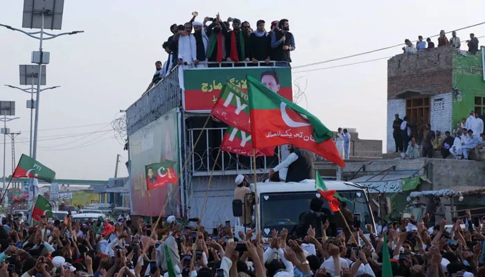 PTI long march participants halt in Karak.