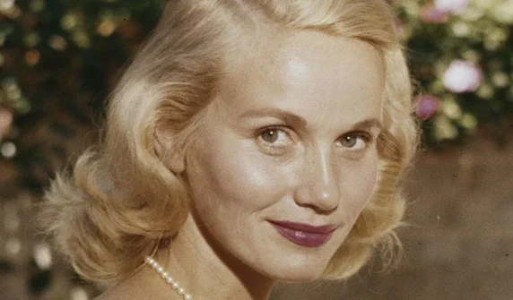 Oscar-winning Hollywood actress passes away at the age of 102.